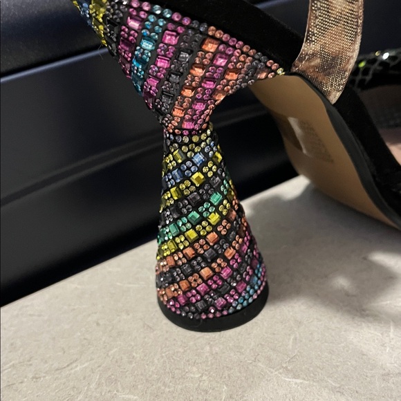 Betsey Johnson Black Heels with Multicolor Bow - Picture 5 of 6